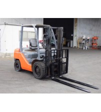 Xe nâng 3 tấn Toyota 52-8FD30 động cơ 2Z càng dài 1670mm đời cao 2010